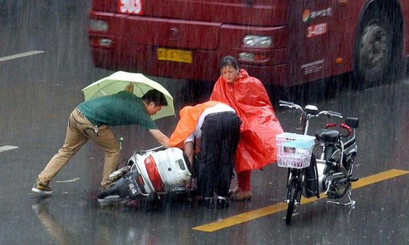電動車騎行不開燈易釀事故：法律無規(guī)定，交警定責時考慮“黑燈”因素合理嗎？